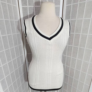 NWT Forever 21 Ivory Black V-Neck Sleeveless Sweater Vest Size: Medium (6, 8)